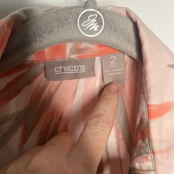 FINAL SALE Chico's Tropical Leaf Print Roll Tab Button Down Top Shirt Large 2 - Picture 4 of 6